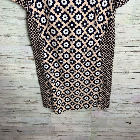 Boden Black and Pink Sheath Mini Dress Short Sleeve Crew Neck size 2P - Picture 2 of 7